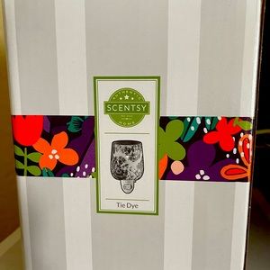 Mini Scentsy wall plug in